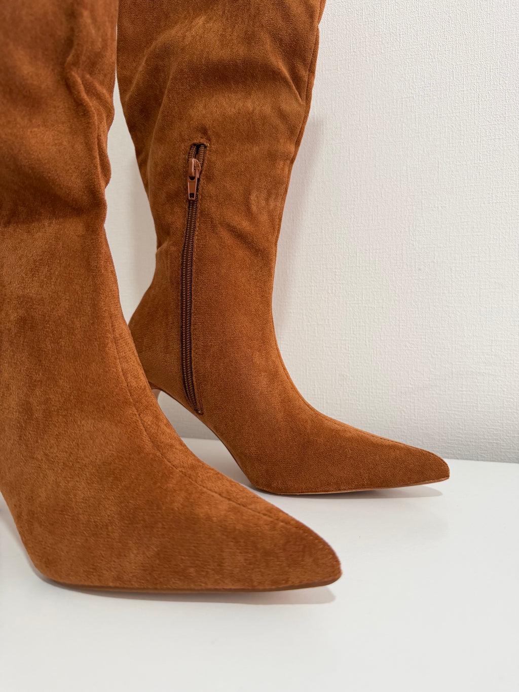 Bota Bucanera Camel Gamuza – Elegancia que destaca ✨