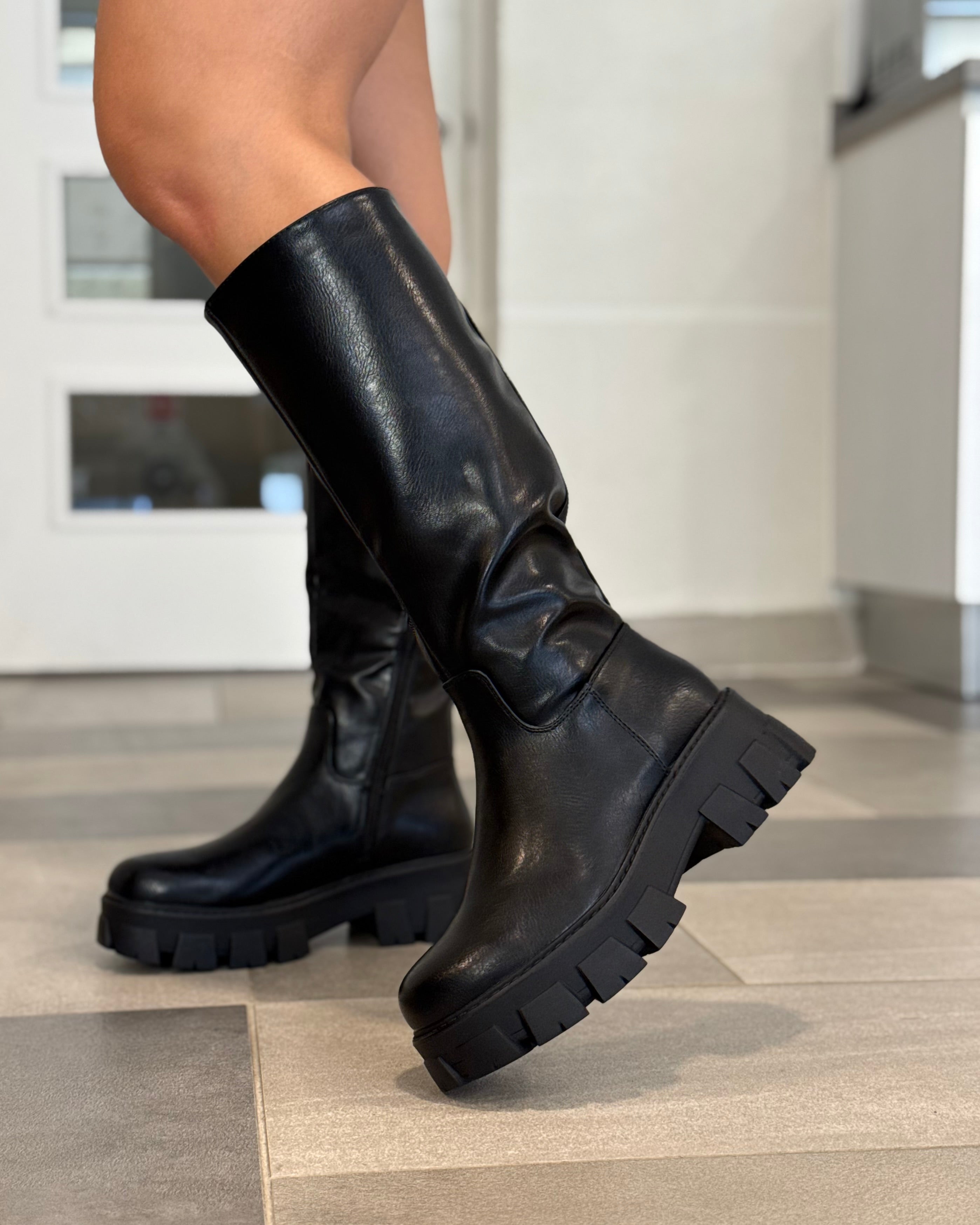 Bota Alta Plataforma Negra