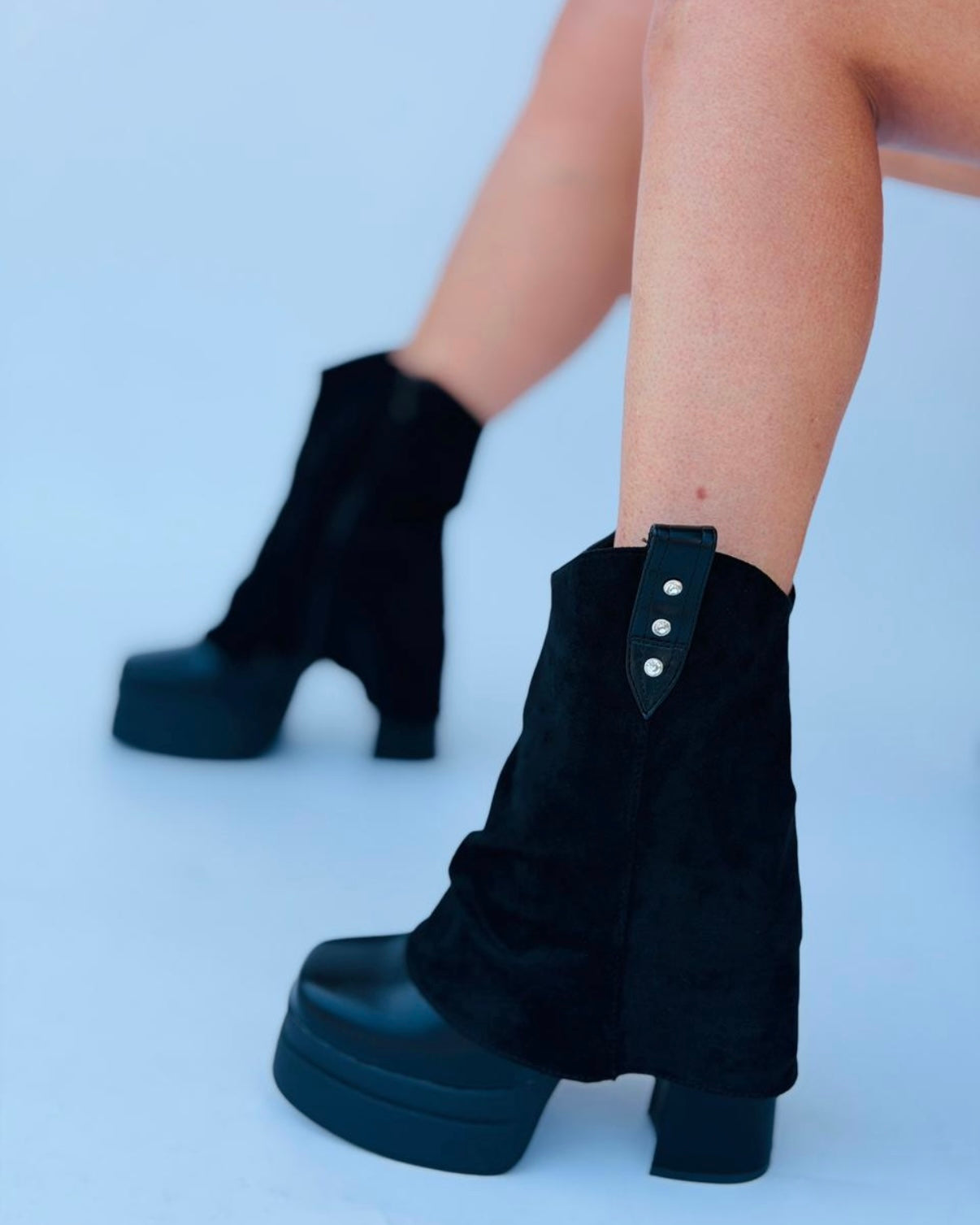 Botines altos negros con plataforma y taco 🖤