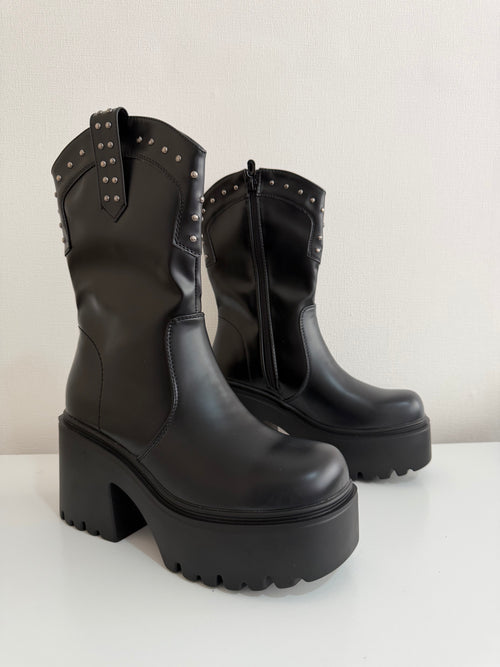 Botas Plataforma Tachas Black 🖤