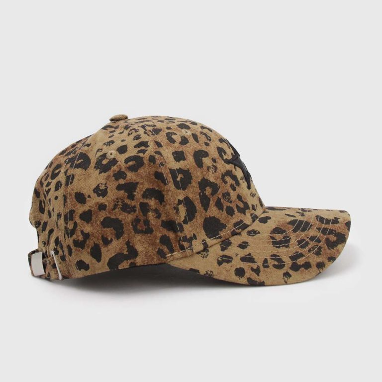 🐆 Gorra Camel Animal Print con Estrella Negra – Tendencia Casual Chic