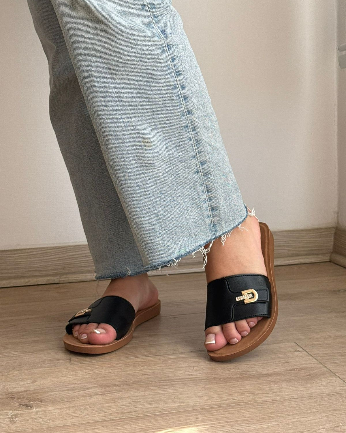 Sandalias Planas Color Negro