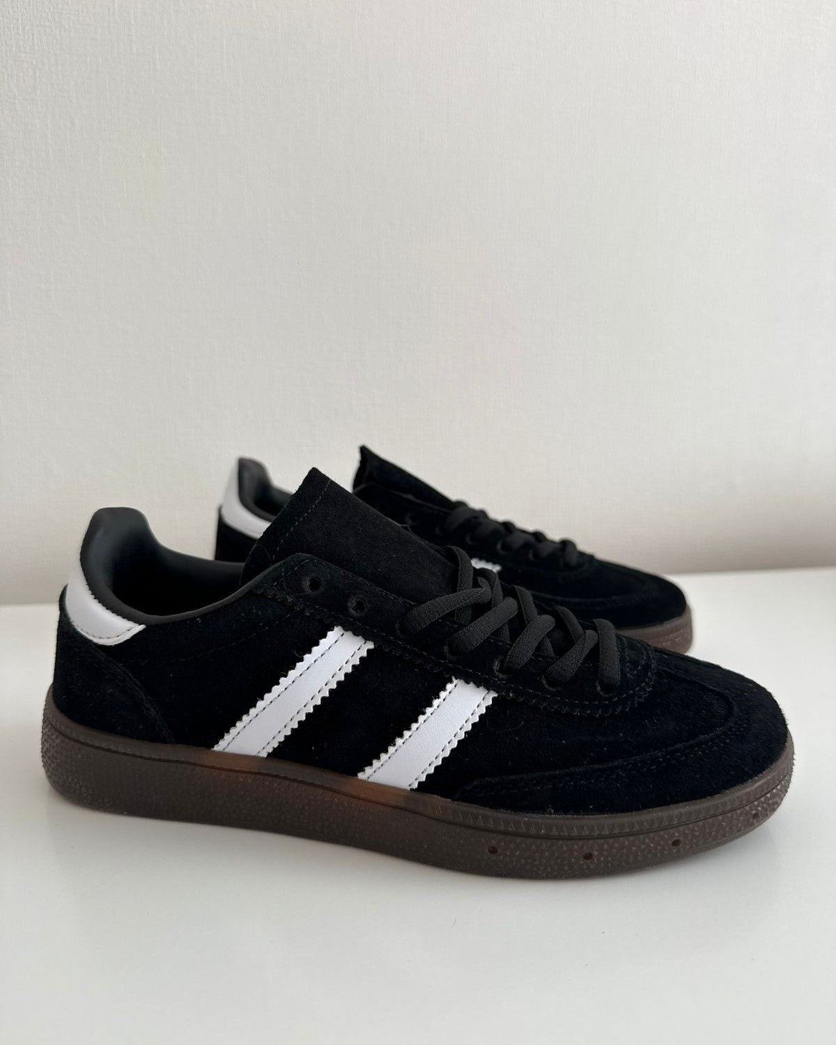 Zapatillas estilo Samba de cuero